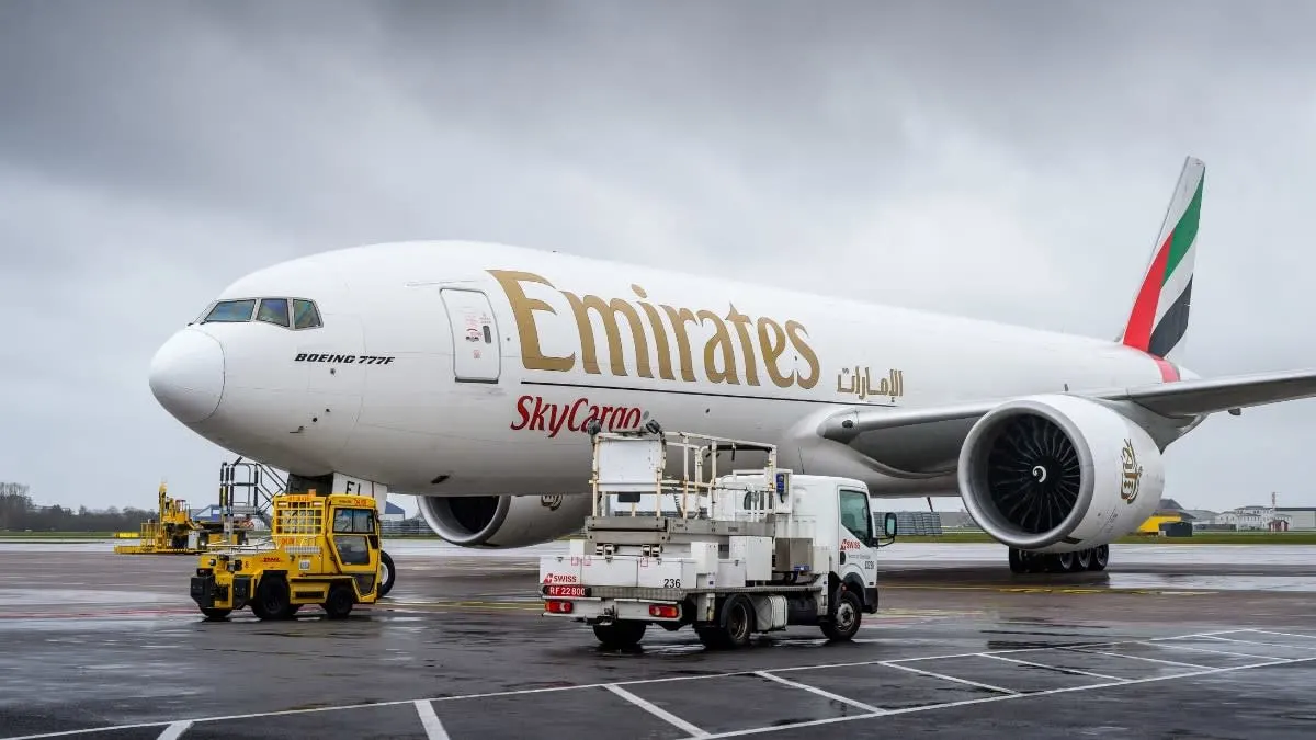 Emirates 777F Diverts to Karachi After Engine Problem
