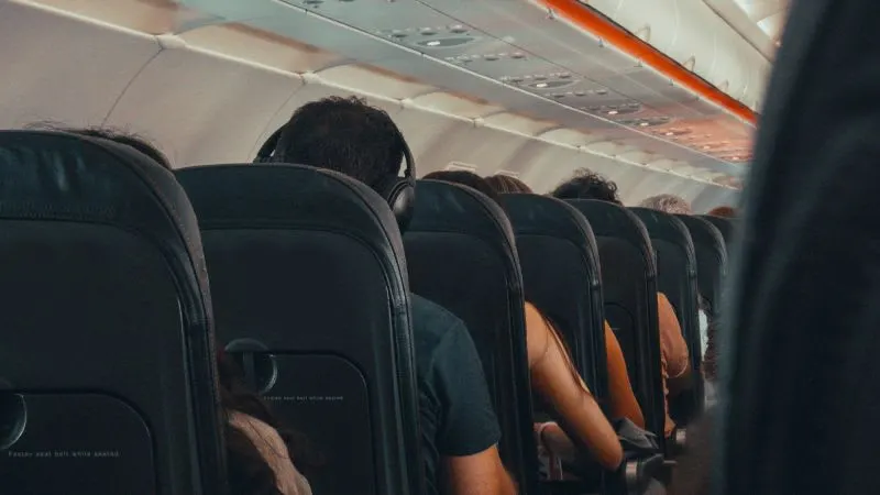 United Airlines Formalizes Headphone Policy in Contract of Carriage