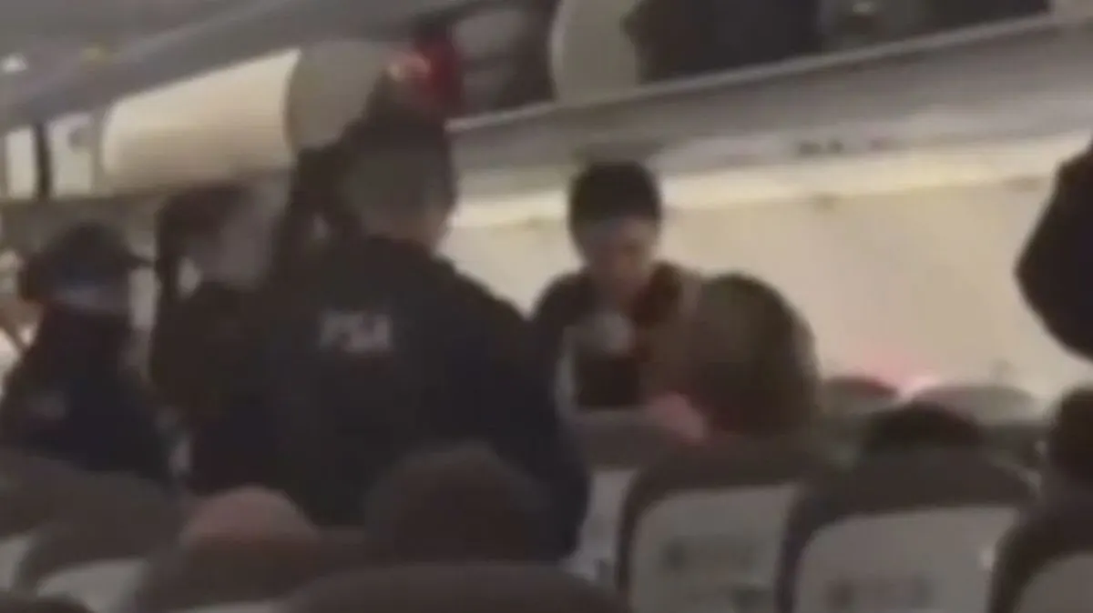 JetSmart Passenger Bites PSA Officer in Baggage Dispute