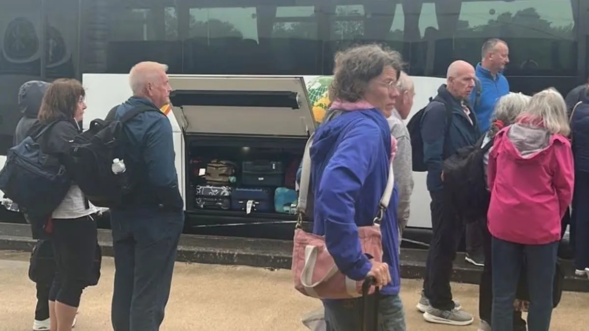Ryanair Flight FR3543 Diverts to Tours After Weather Delay