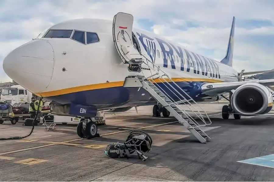 Ryanair Profits Fall 34% to €538 Million