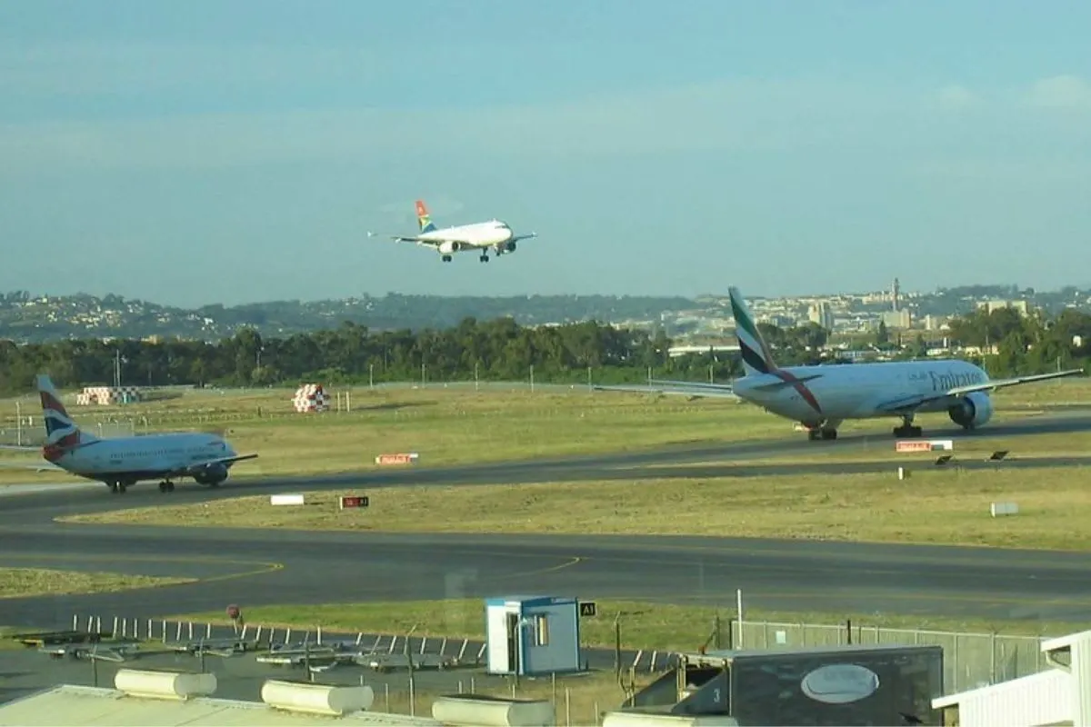 KQ784 Tyre Burst Closes Cape Town Runway