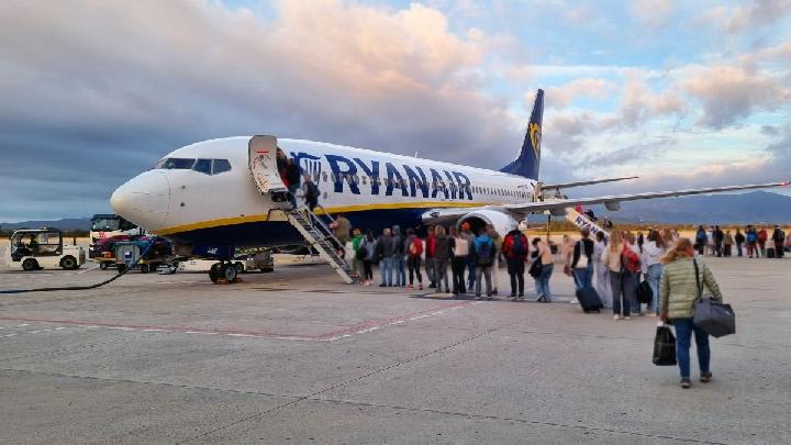 Which Airlines Had the Worst Flight Delay Rates in 2025?