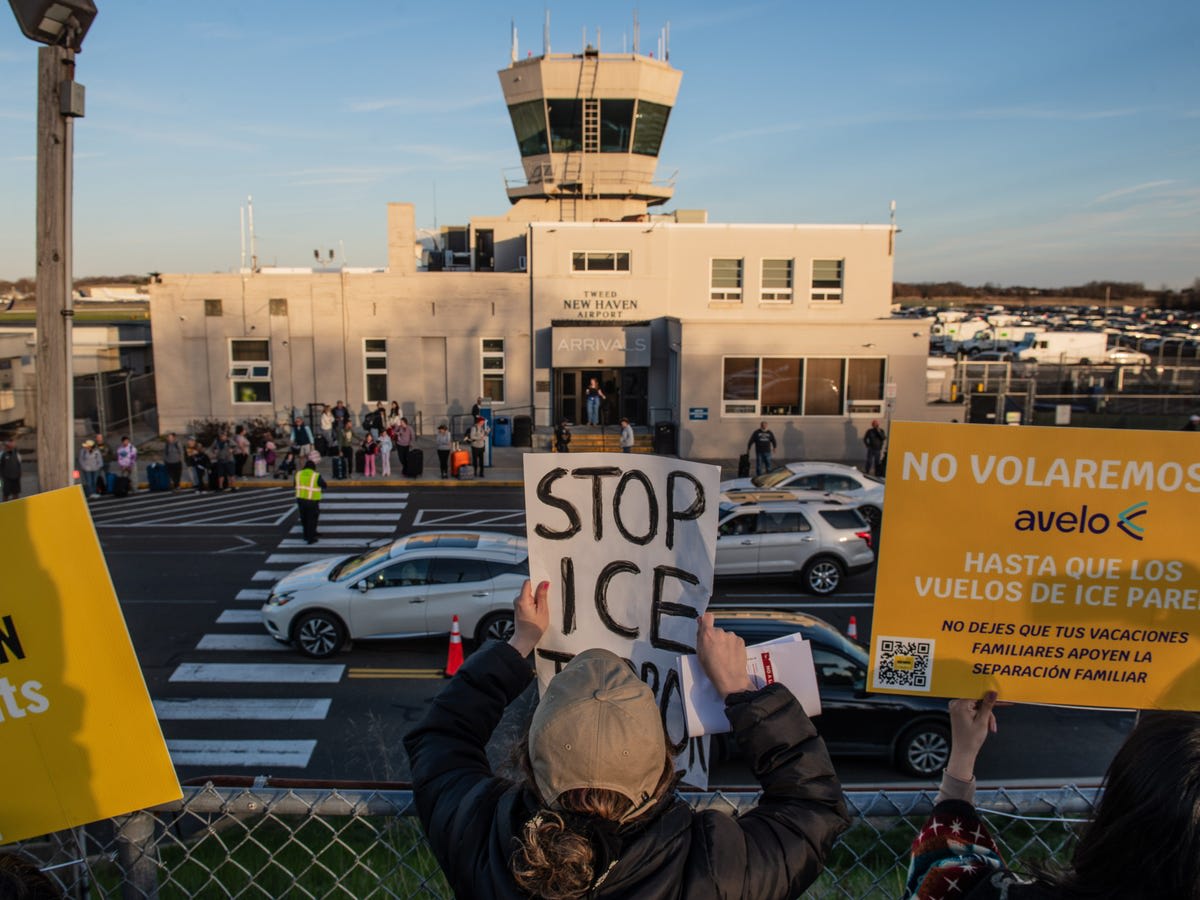 Avelo Airlines Exits Controversial ICE Deportation Flights Contract