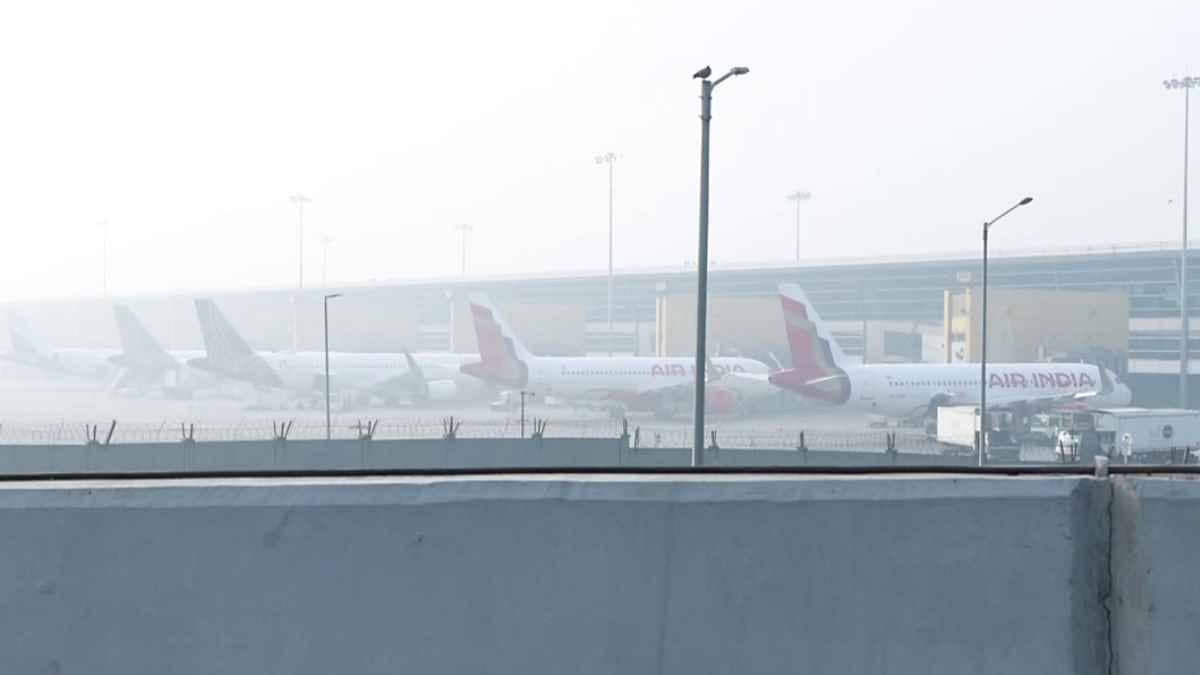 Red Alert Fog Blinds Delhi Airport: 118+ Flights Cancelled, CAT III in Effect