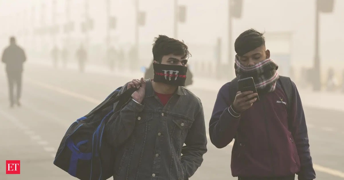 Dense Fog and 'Poor' AQI Trigger Mass Flight Delays at Delhi IGI Airport