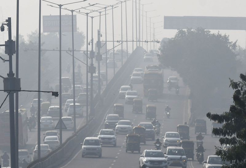 Dense Fog Grounds Flights: Delhi Airport Faces Major Air Traffic Disruption
