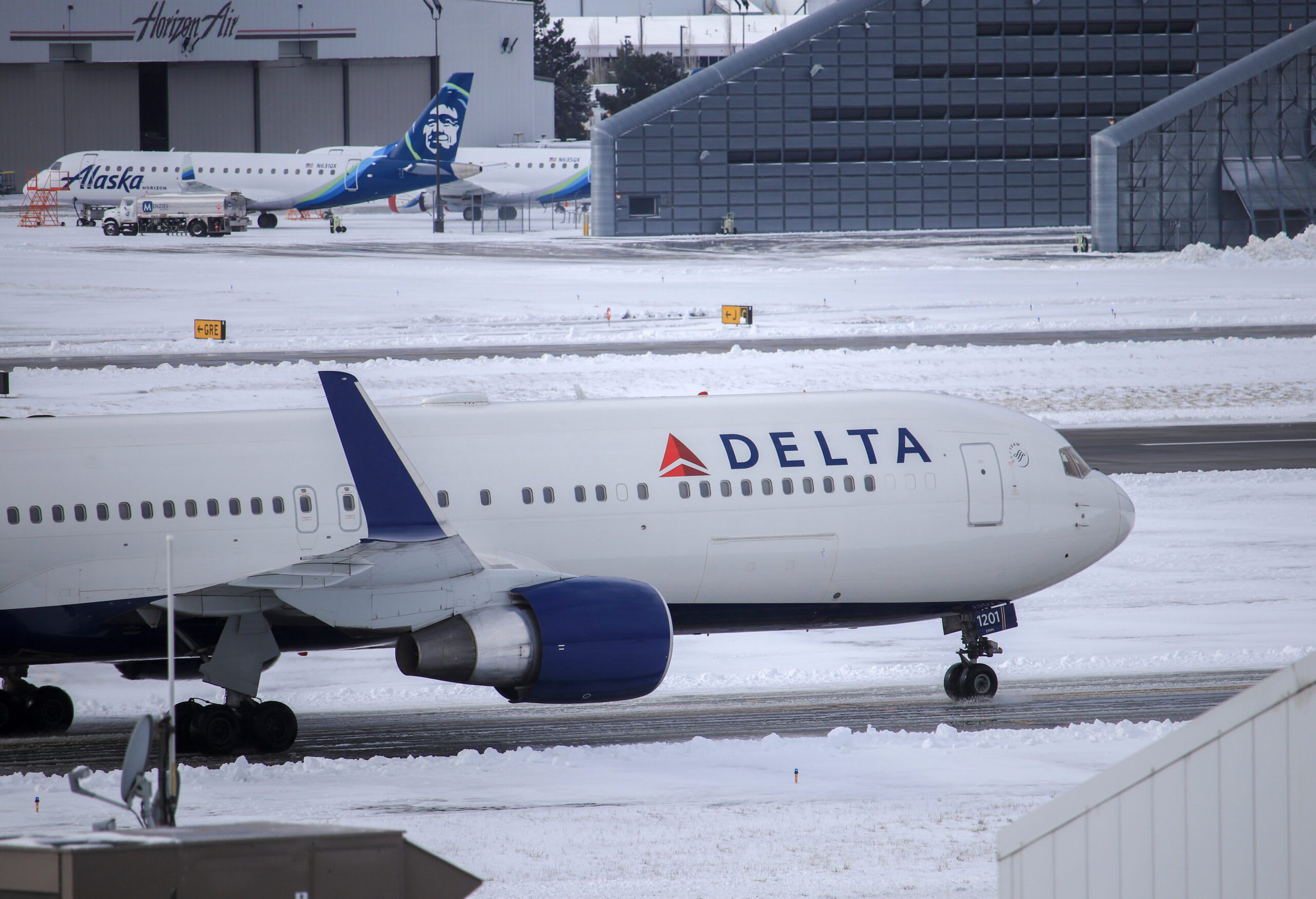 Family Sues Salt Lake City Airport Over Fatal Delta Jet Engine Security Failure