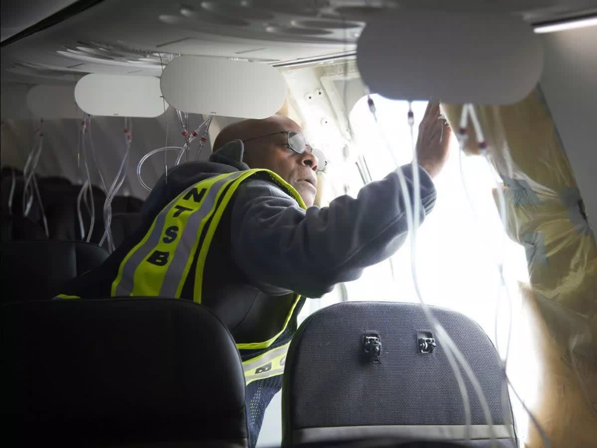 Alaska Airlines Pilot Sues Boeing Over 737 MAX 9 Blowout, Alleging Scapegoat Attempt