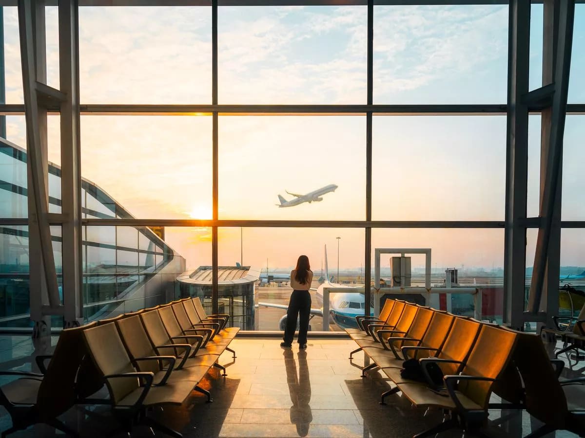 Loganair's 'Exceptional' Punctuality Tops UK Major Carriers in 2025 Analysis