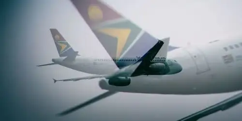 Rand Gains as Investors Dismiss US Warning on Hoedspruit Flight Halt Risk