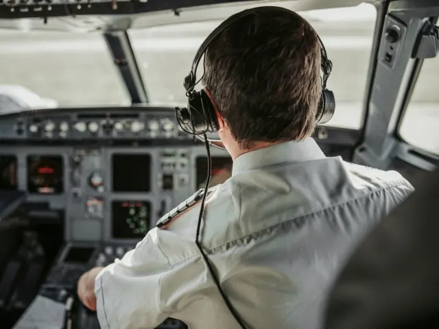 American Airlines Captain Reveals Most Disturbing Cockpit Sighting
