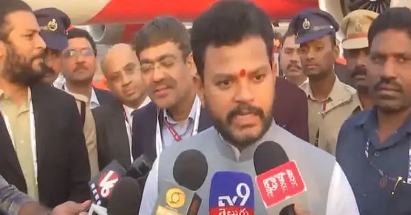 India's Aviation Minister Unveils Air India's First 787-9 at Asia's Biggest Air Show