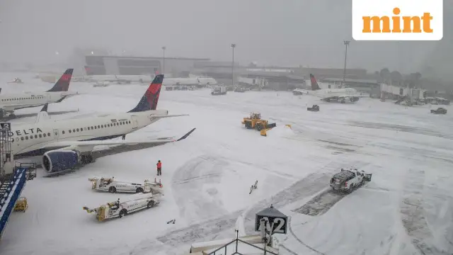 Historic US Winter Storm Grounds 10,000+ Flights, Crippling Major Airports