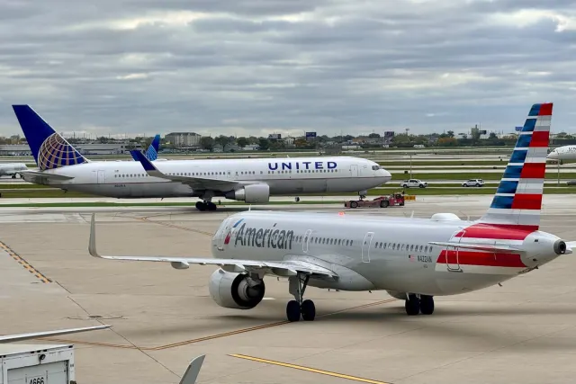 United CEO Vows Capacity Surge to Block American Airlines at Chicago O'Hare