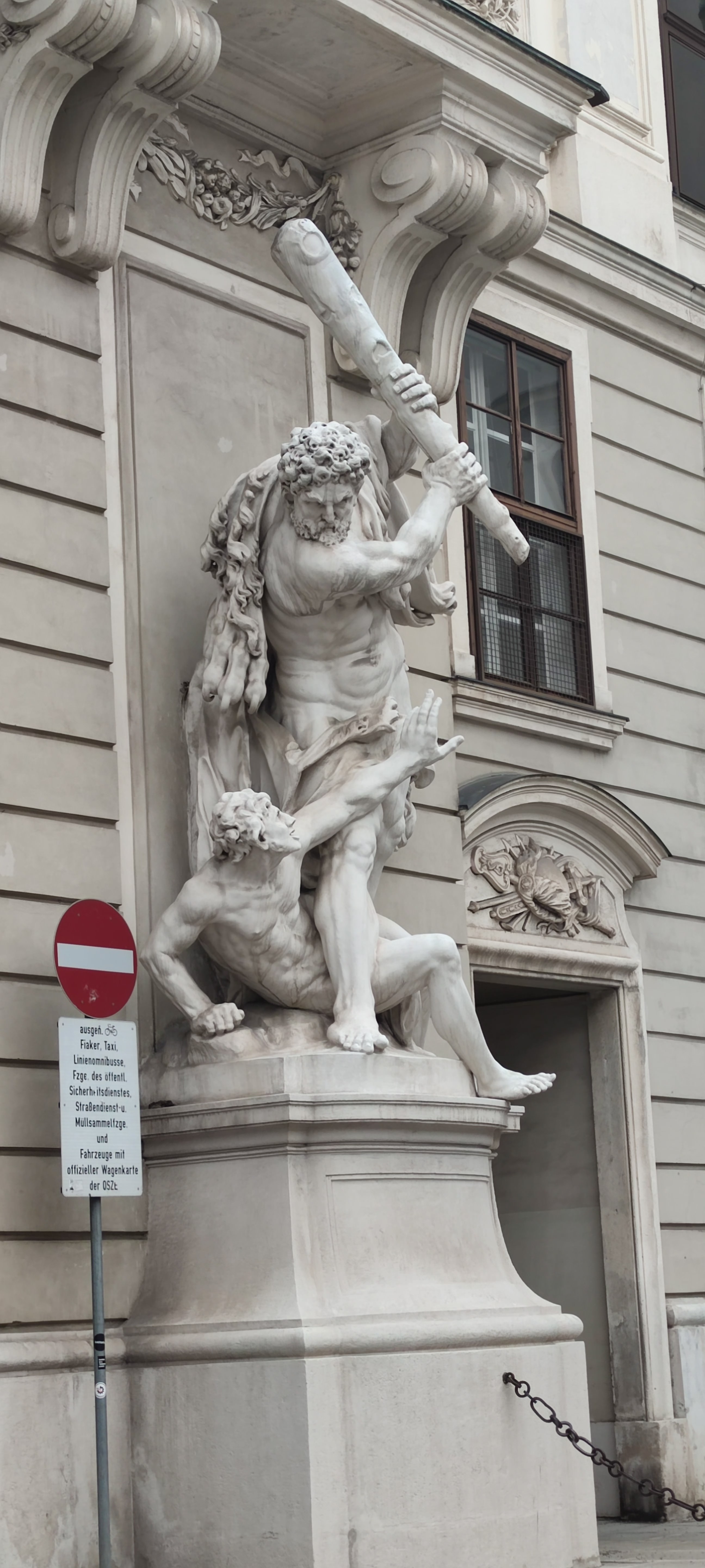 Hofburg Sarayı Herkül heykeli