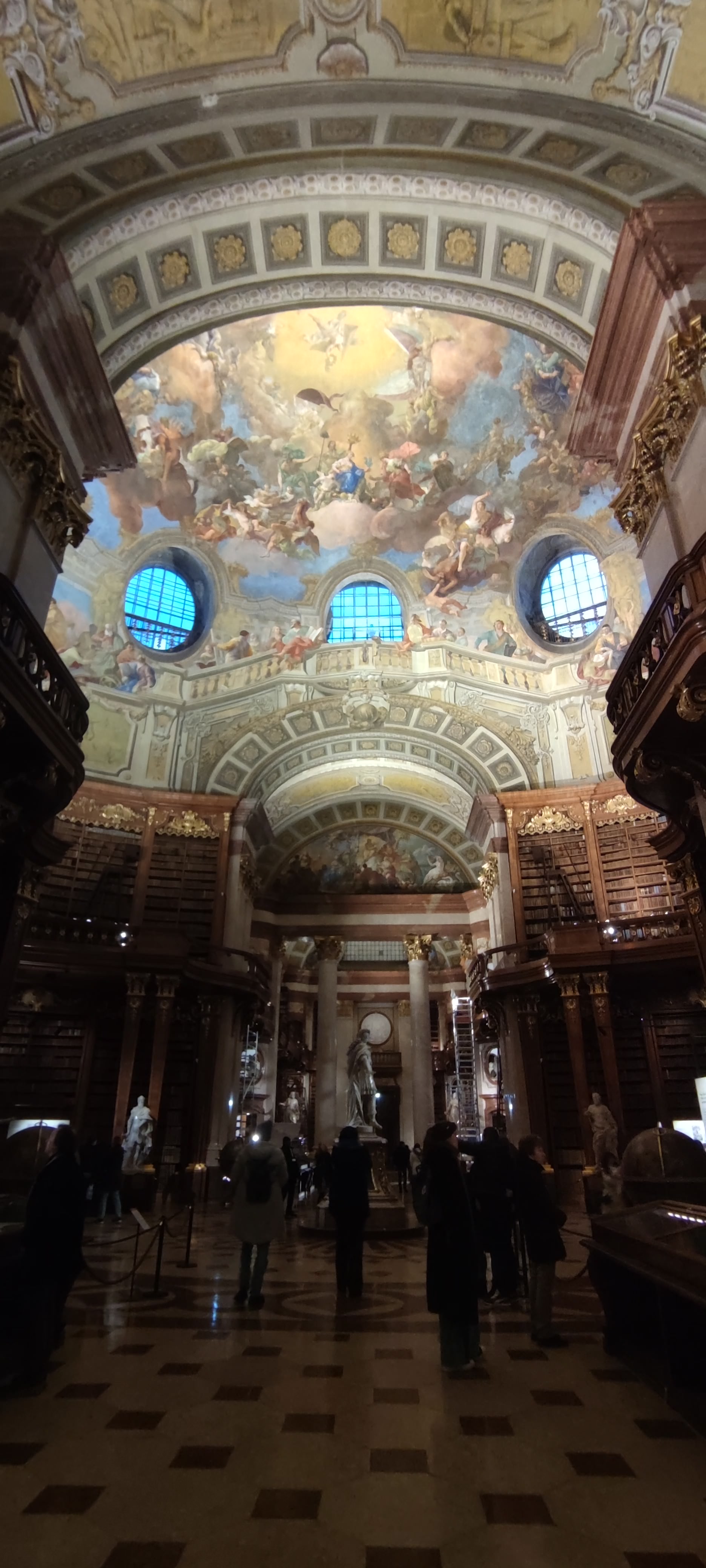 Avusturya Ulusal Kütüphanesi tavan freskleri