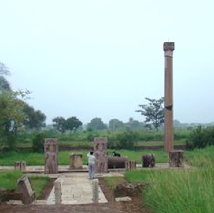 Sondani pillars, Mandsaur, Madhya Pradesh (Yashodharman's victory pillars)