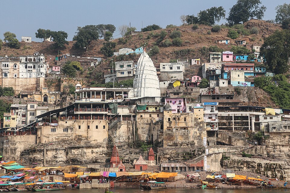 Omkareshwar Jyotirlinga temple on Mandhata island in the Narmada river, Khandwa district, Madhya Pradesh — one of India's twelve Jyotirlingas