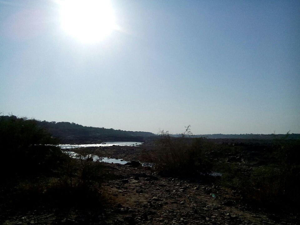 The Mahi River near Vadodara, Gujarat — the Madhya Pradesh river that flows through three states (Madhya Pradesh, Rajasthan and Gujarat)