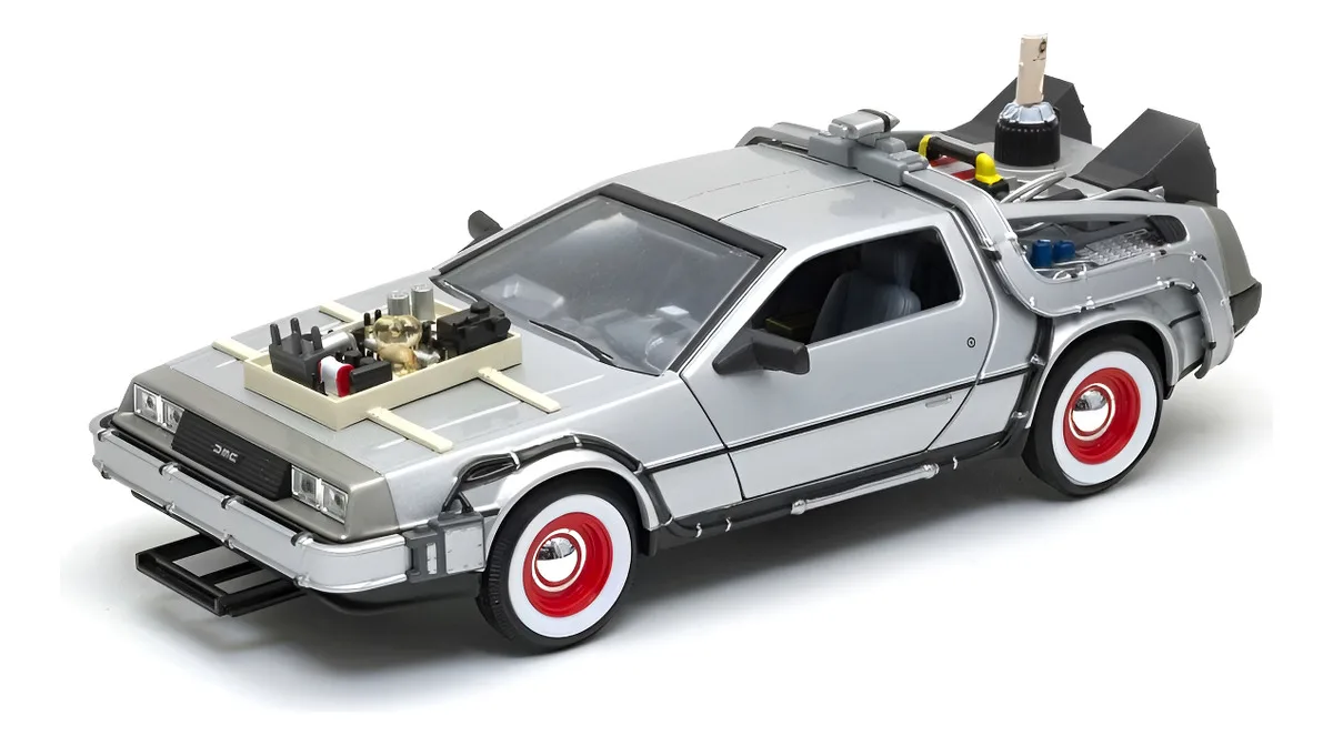 Maqueta metálica Welly 1/24 del DeLorean Time Machine de Volver al Futuro 3, ideal para coleccionistas y fans de la trilogía