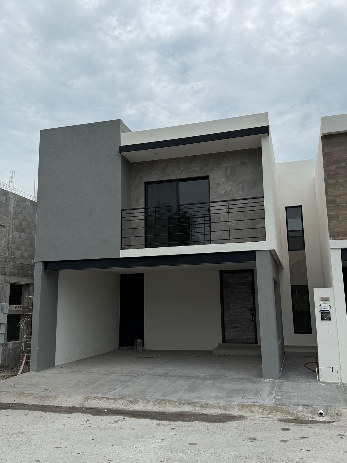 Casa en venta en Residencial Serena con terraza techada