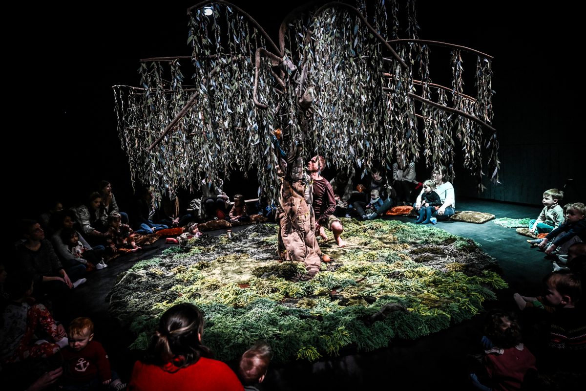 Sous l'arbre - Cie À demain mon amour 