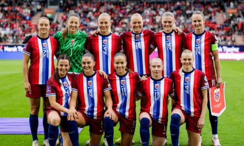 Spillere i aksjon under EM i fotball 2025