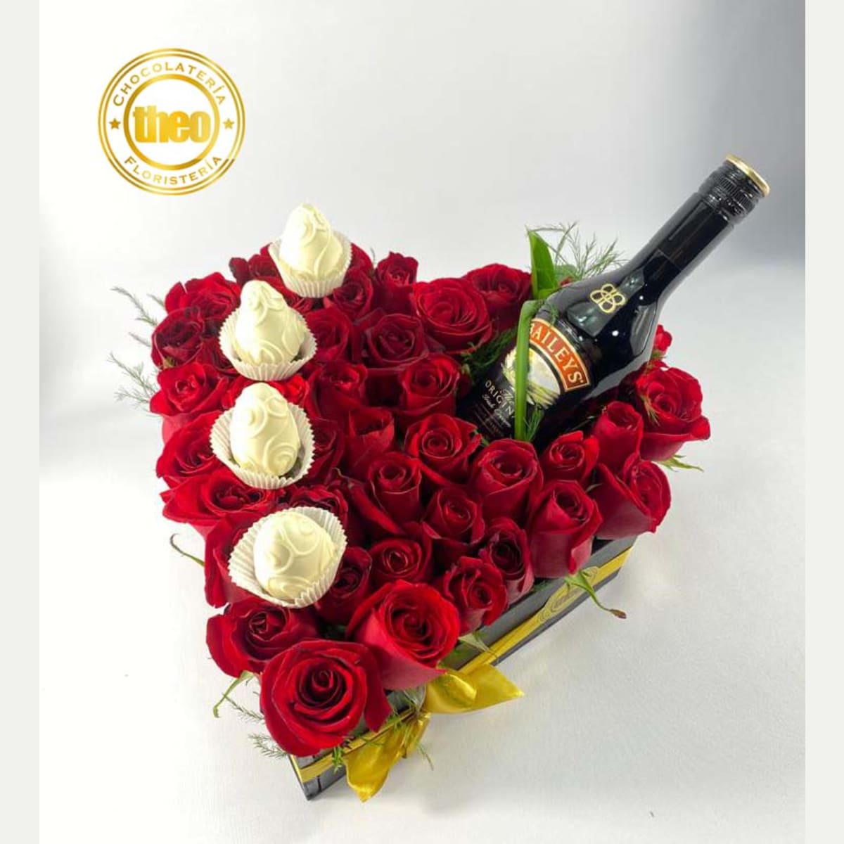 Corazón con Rosas Rojas Baileys y Fresas con Chocolate