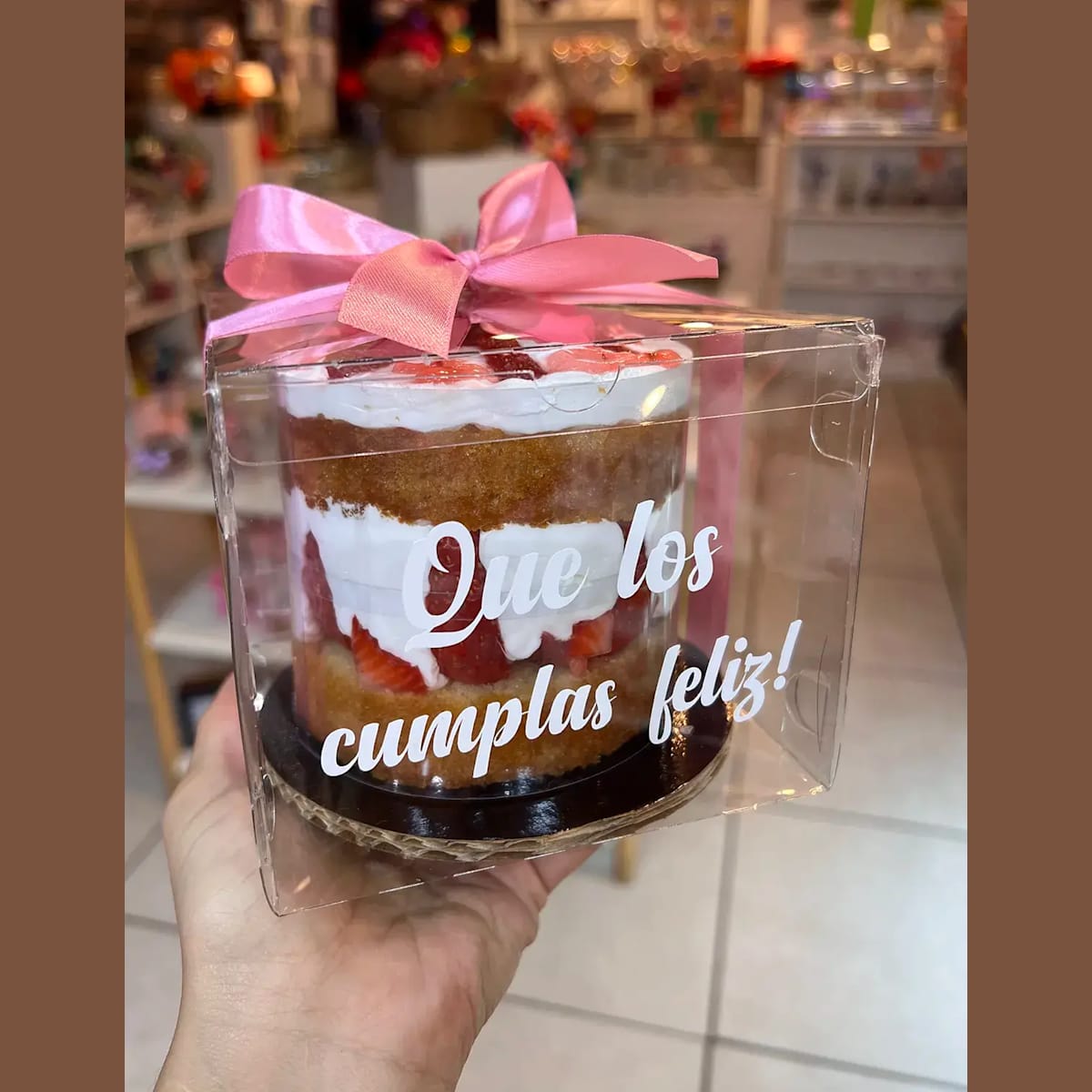 Queque personal de vainilla con fresas