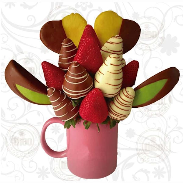 Arreglo Frutal Taza Cerámica 15 fresas piñas de corazón