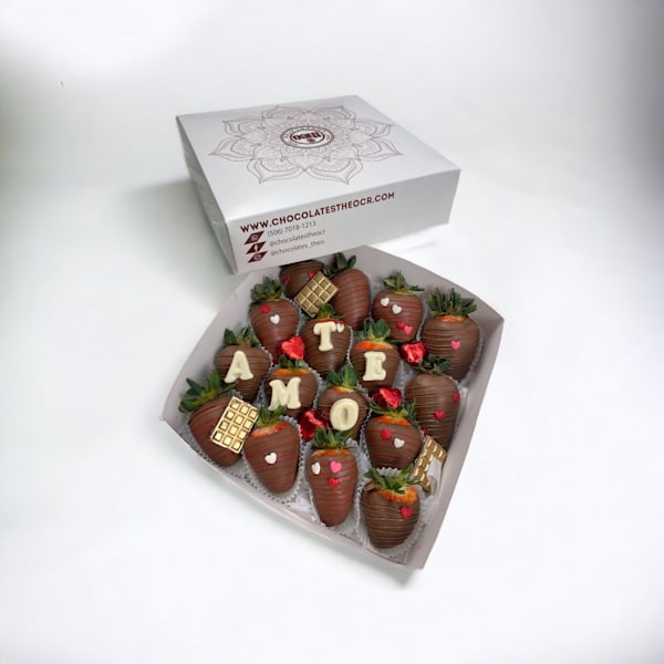 Caja 16 fresas *Te Amo 3*