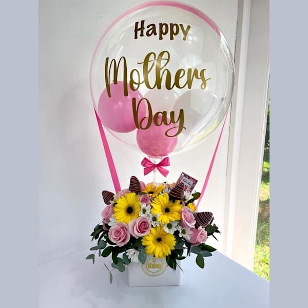 Arreglo rosas rosadas, gerberas y globo "Happy Mothers Day"