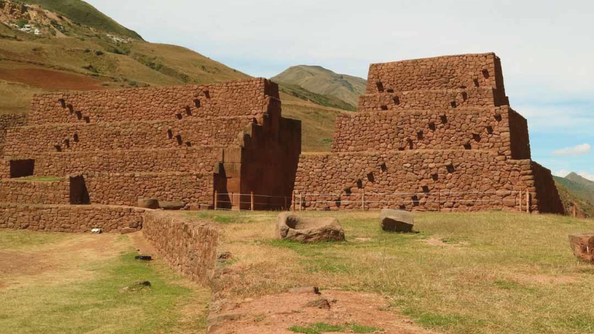 Pikillaqta ciudad preinca cultura Wari arquitectura planificada Tour Valle Sur Cusco arqueología