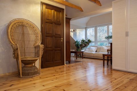 pine-floor-varnish