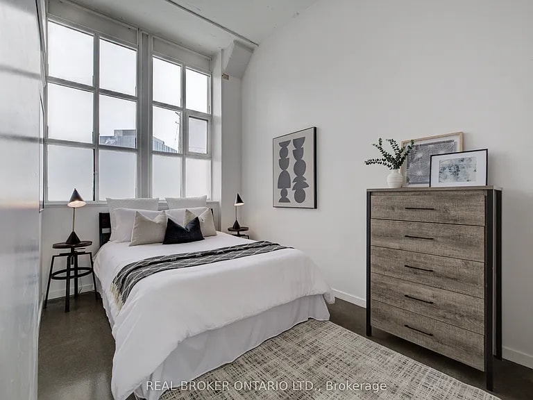 This charming 1-bedroom, 1-bathroom interior