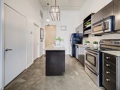 This charming 1-bedroom, 1-bathroom layout