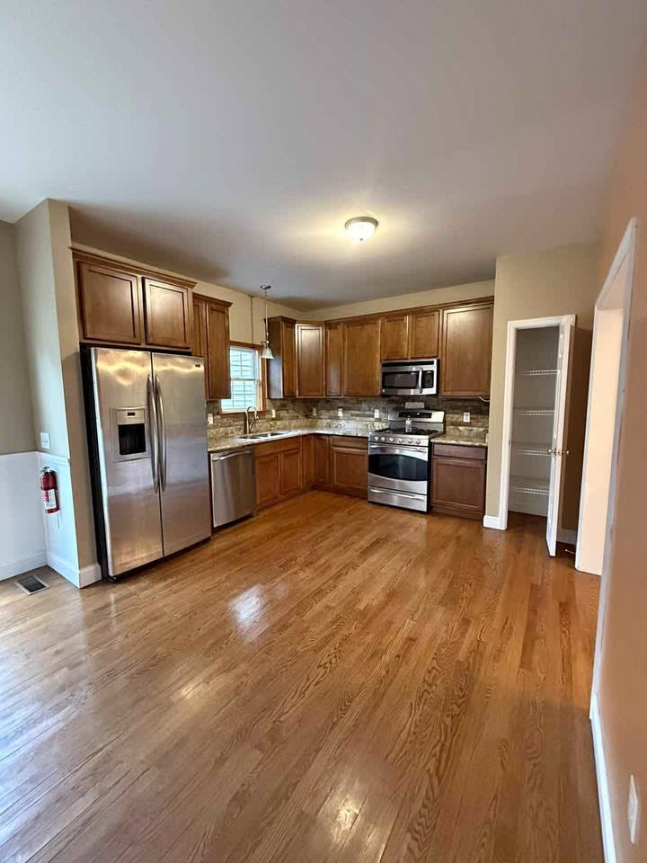 3 Beds 3 Baths - Apartment