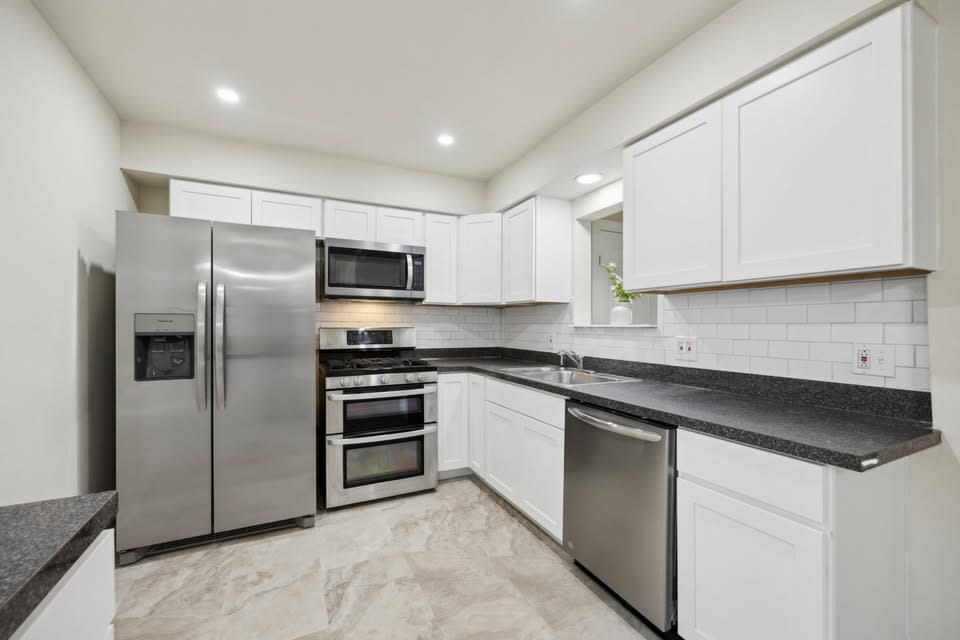 3 Beds 2 Baths - House