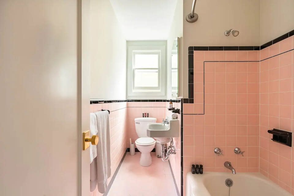 1 Bed 1 Bath Apartment layout