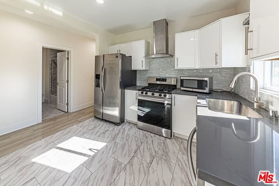 2 Beds 1 Bath Apartment interior