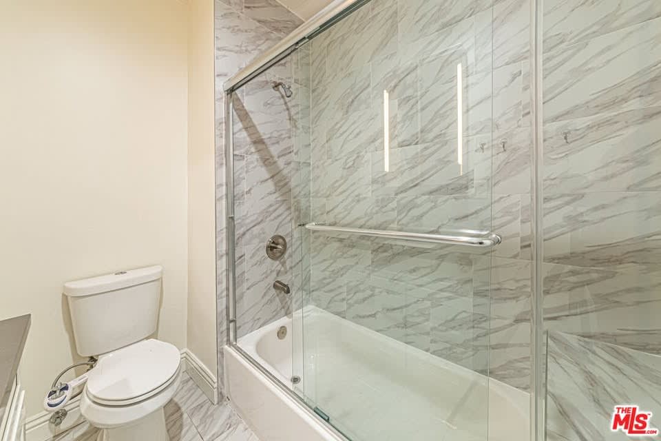 2 Beds 1 Bath Apartment layout