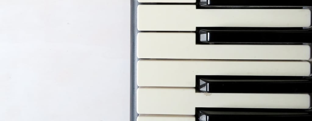 False note: an advanced idiom with multiple meanings.