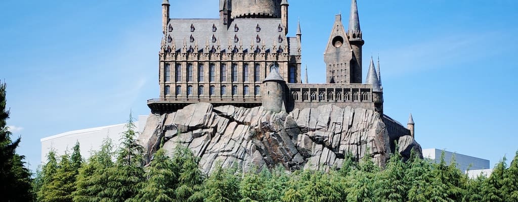 Dreaming of an ambitious fantasy castle in the air.