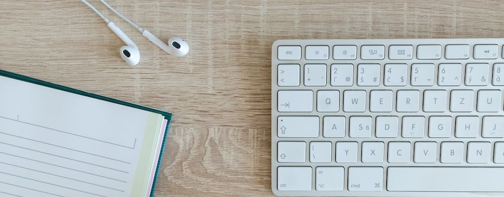 Experienced, skilled writer categorises advanced, in-depth essays for The New York Times using idioms.