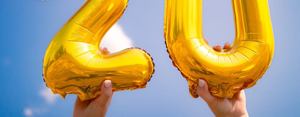 The sailor celebrated with a nautical-inspired alcoholic drink.