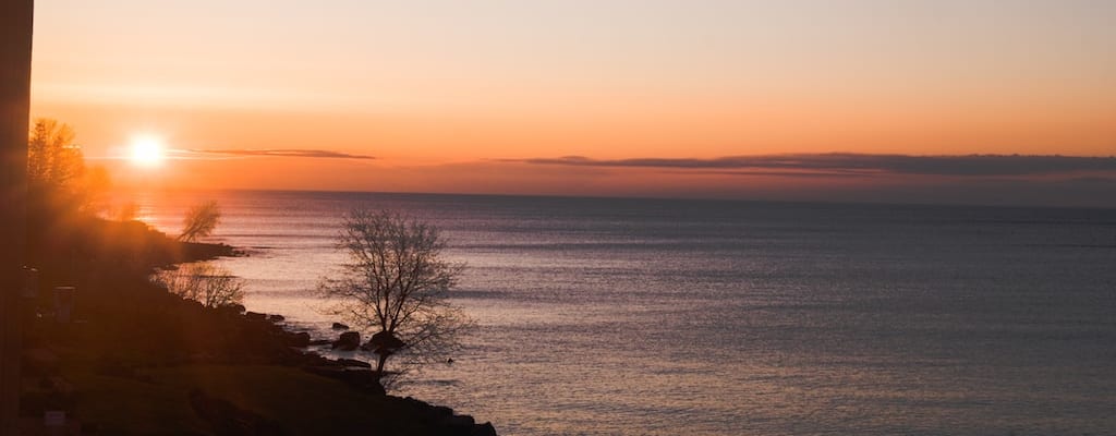 He treated everyone with disdain and snobbishness.