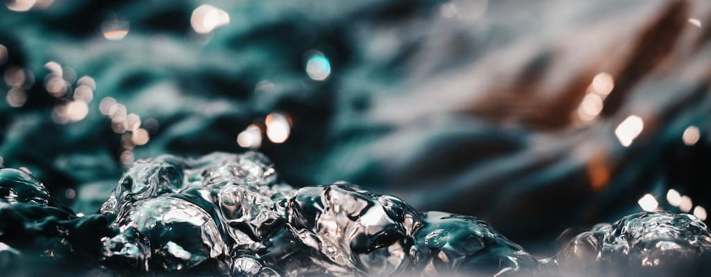 Make a splash to grab attention and create impact.