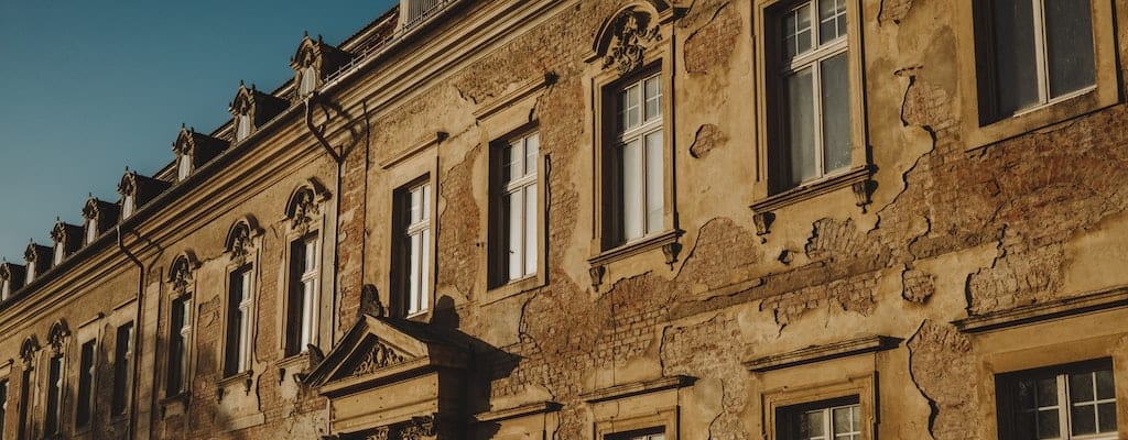 The abandoned house showed signs of neglect and decay.