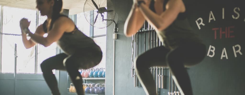 Hurry and wiggle with quick speed of movement.